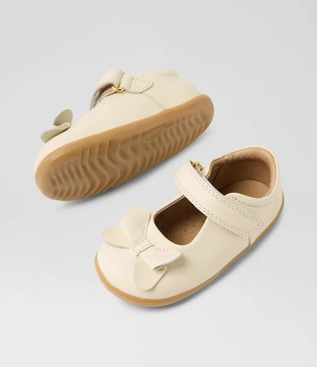 Bobux - Step Up - Bowyn Leather Flat Shoes