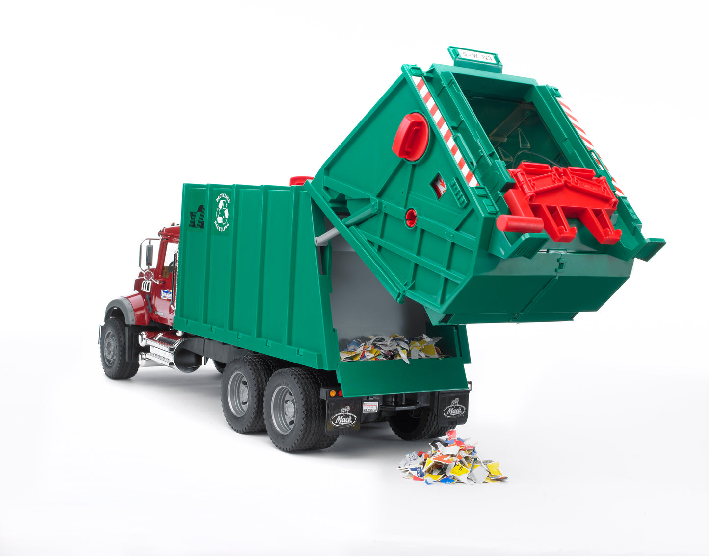 Bruder - MACK Granite Garbage truck