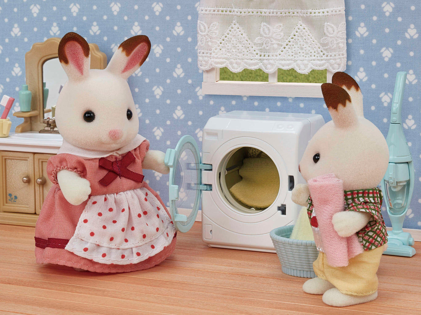 Sylvanian Families- Laundry & Vacuum Cleaner